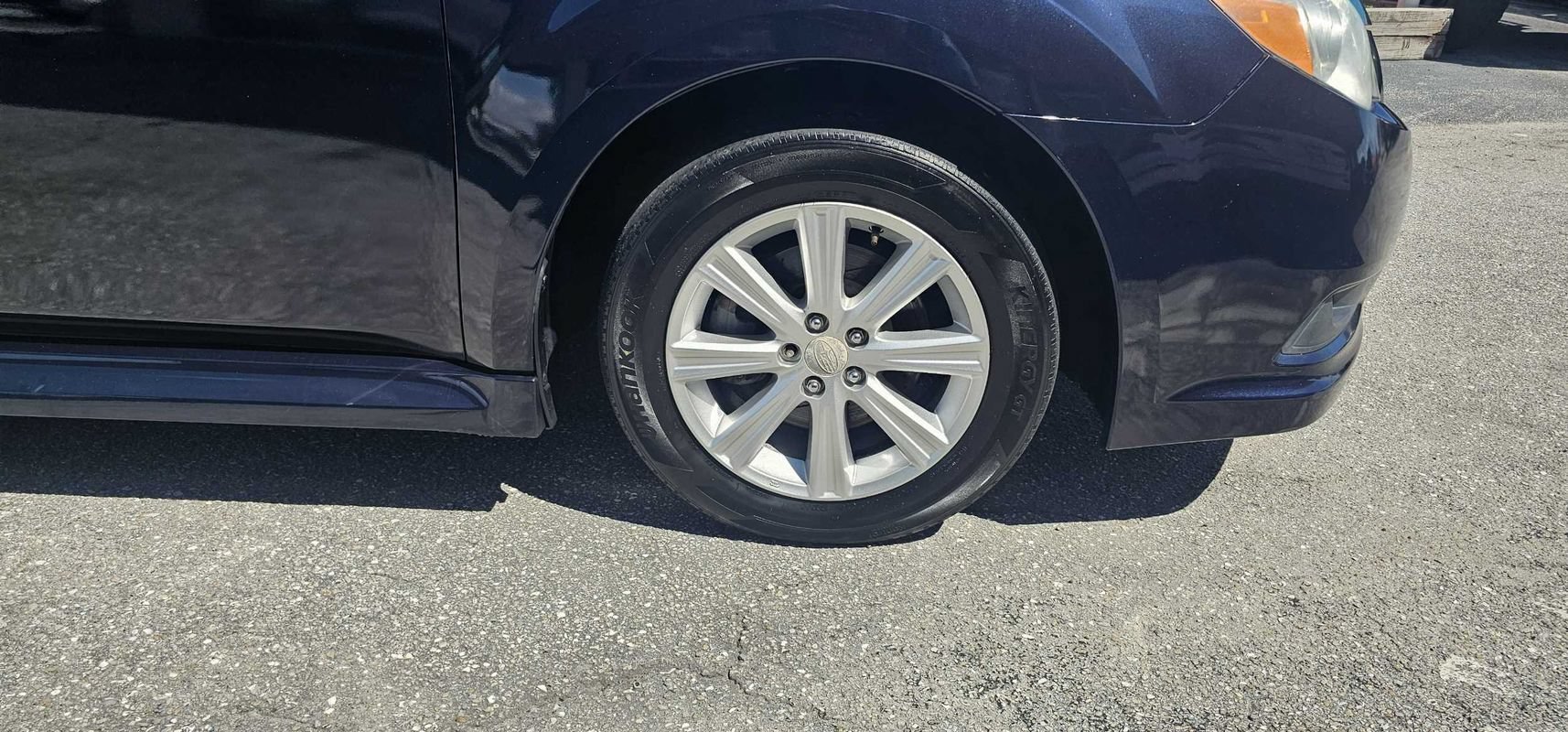 Used 2012 Subaru Legacy 2.5i Premium w/ All-Weather Pkg + Moonroof AWD/4WD image 9