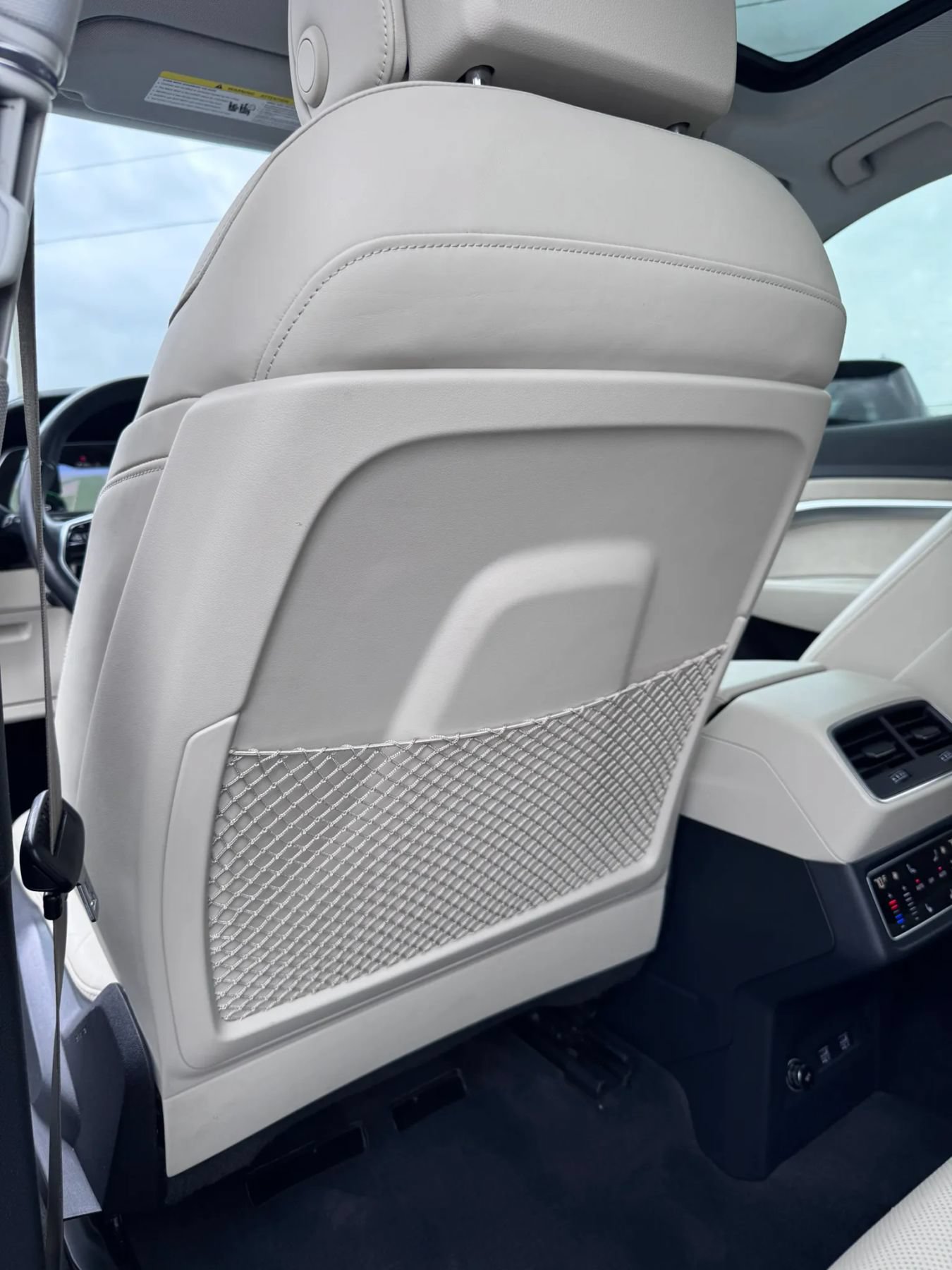 Used 2019 Audi e-tron Prestige w/ Prestige Package AWD/4WD image 37
