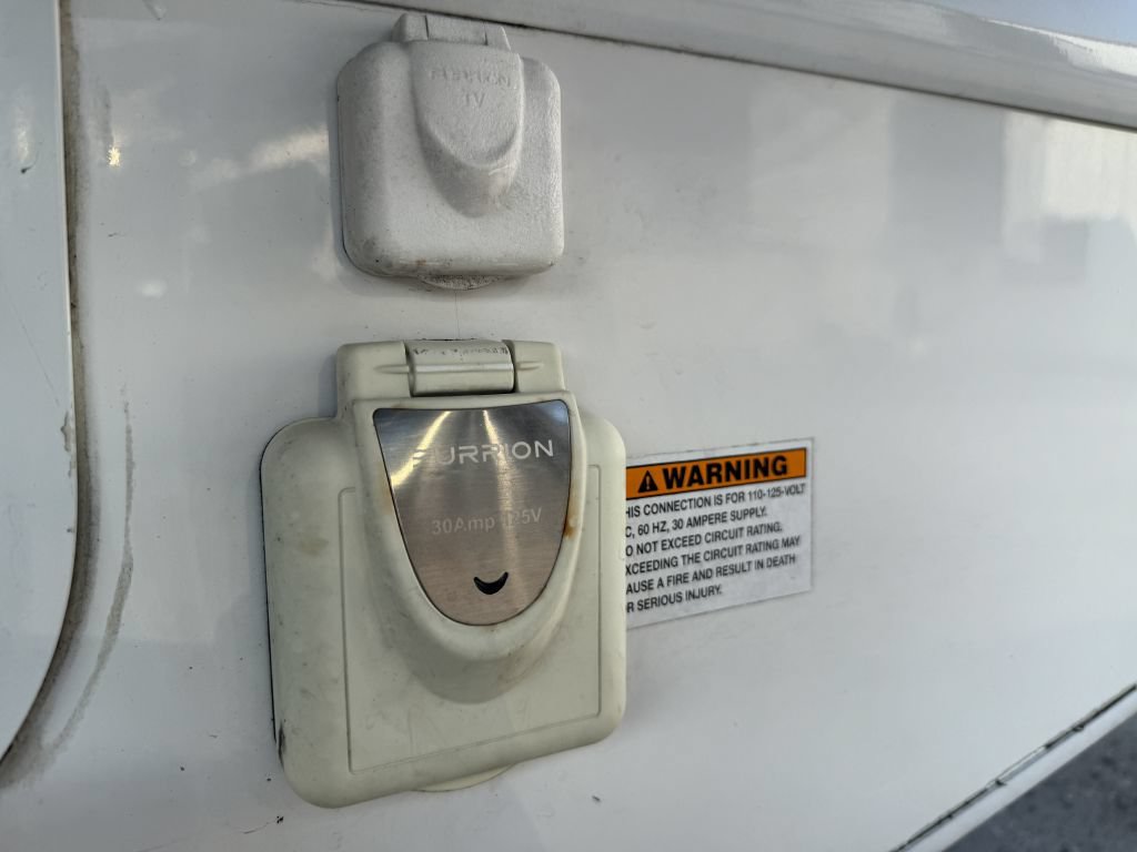 Used 2021 Ford E-450 and Econoline 450 Super Duty w/ Motorhome Prep Package RWD image 12