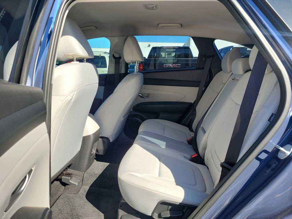 Used 2025 Hyundai Tucson SE image 12