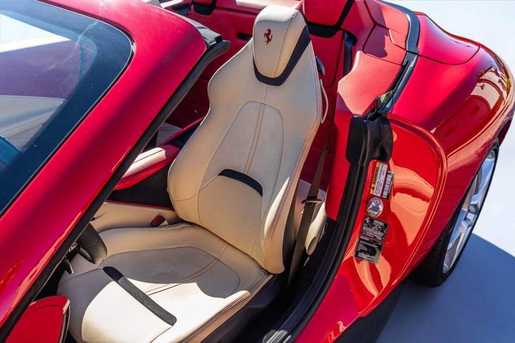 Certified 2025 Ferrari Roma Spider RWD image 44