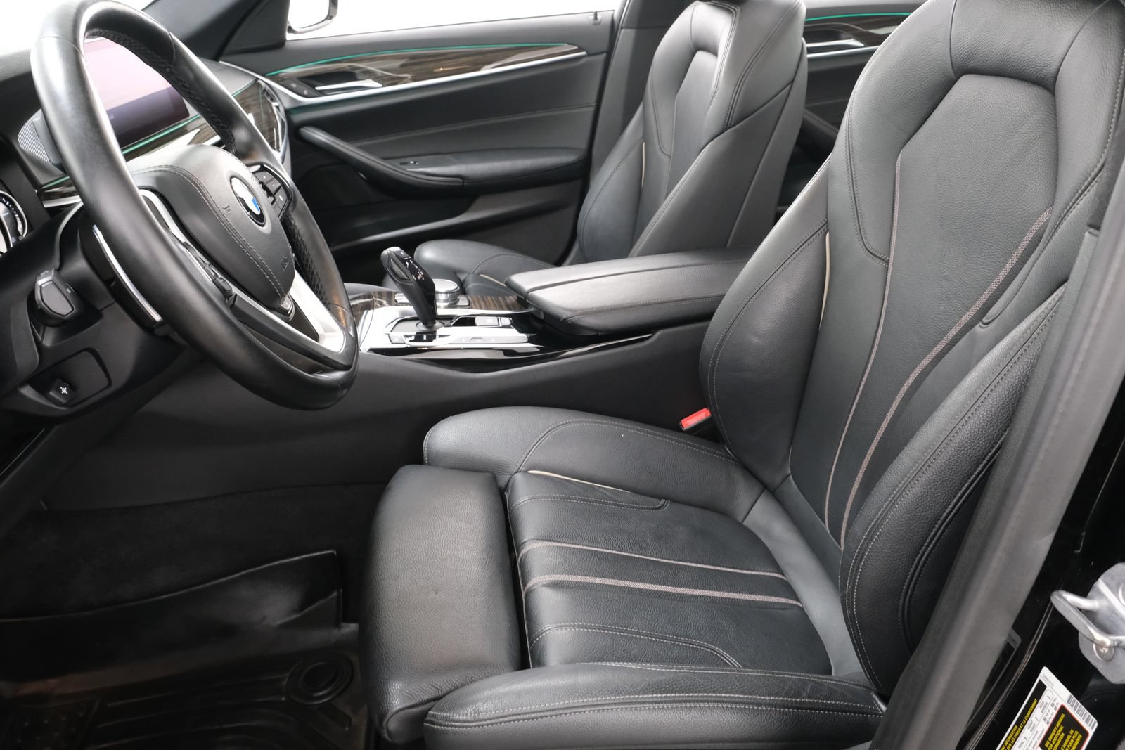 Used 2019 BMW 530e xDrive w/ Premium Package AWD/4WD image 33
