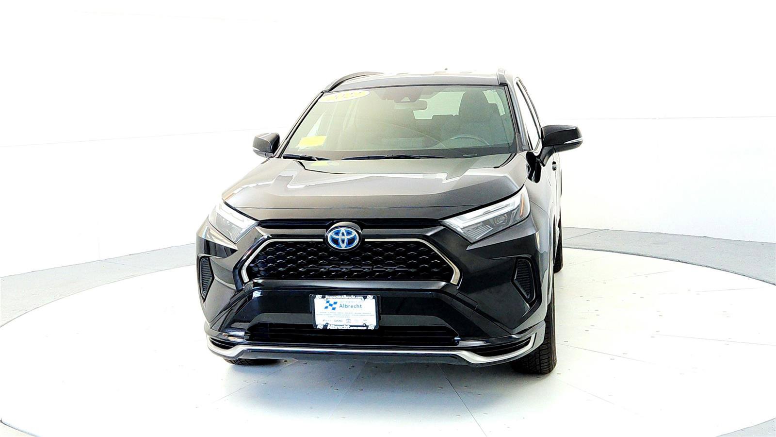 Certified 2022 Toyota RAV4 SE image 2