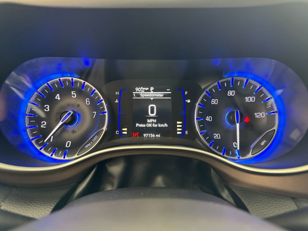 Used 2018 Chrysler Pacifica Touring-L FWD image 30