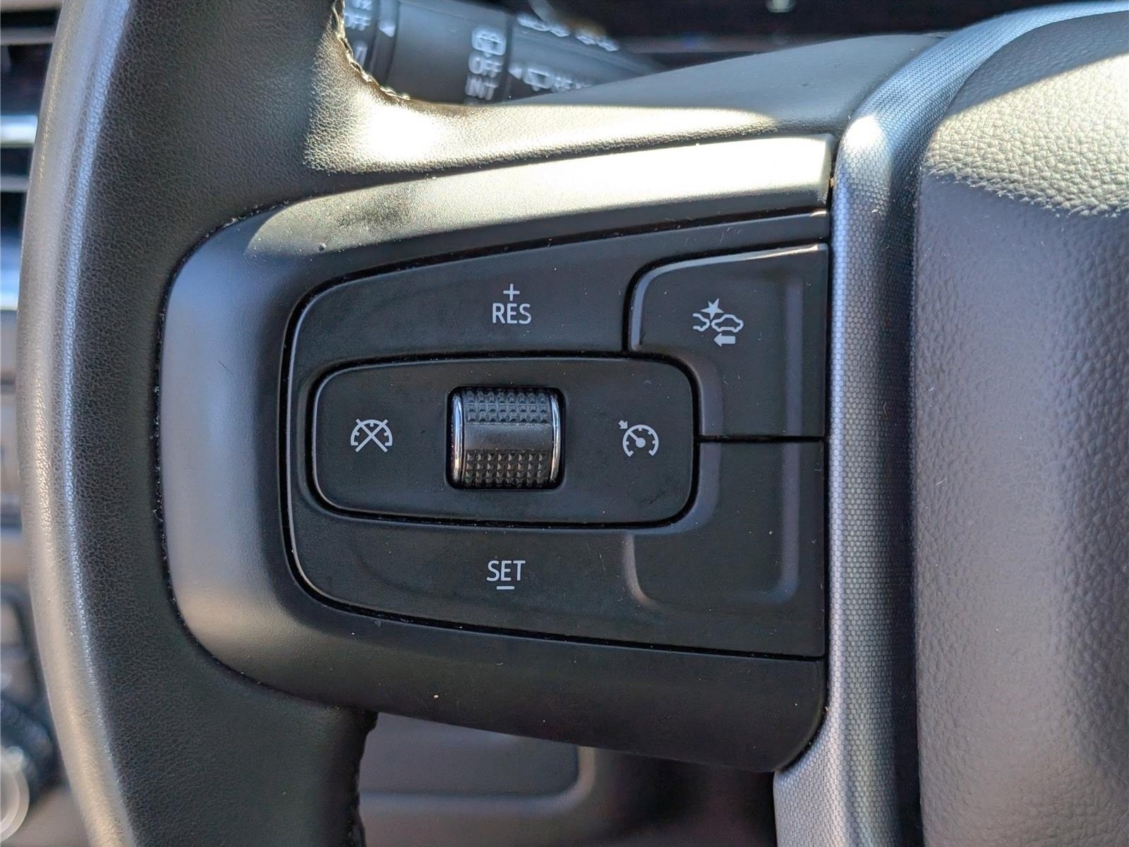 Used 2024 GMC Yukon SLT AWD/4WD image 25
