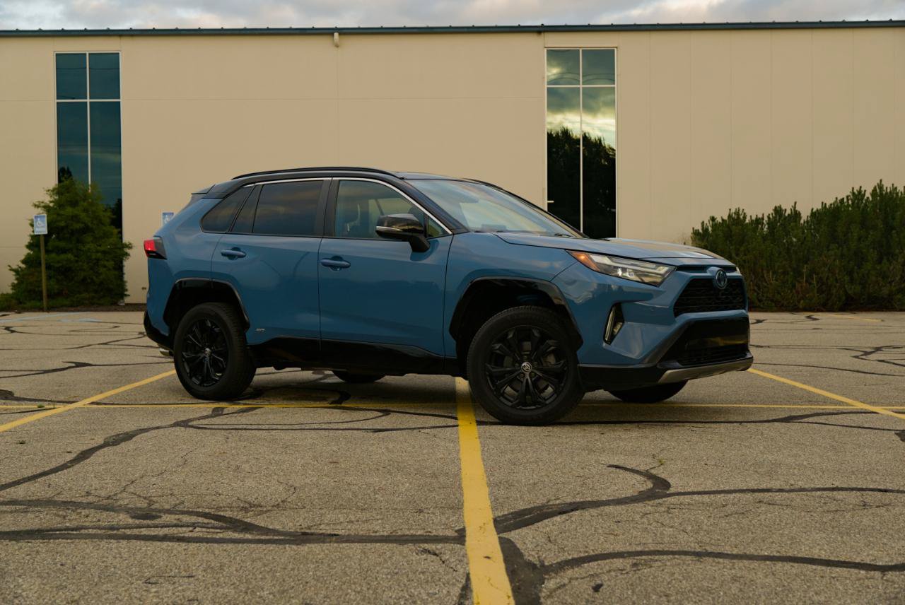 Used 2022 Toyota RAV4 XSE AWD/4WD image 5