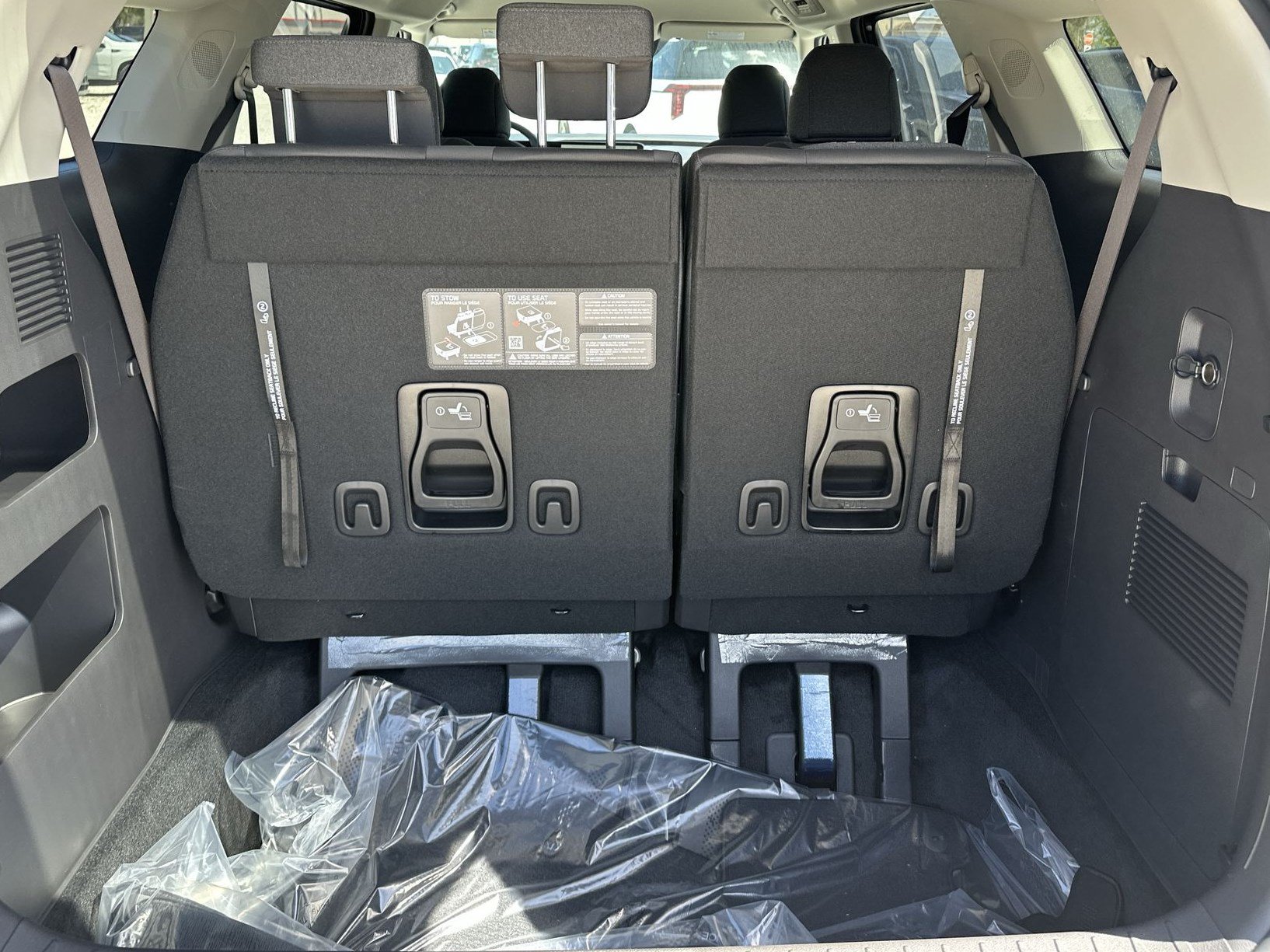 New 2026 Kia Carnival LX FWD image 24