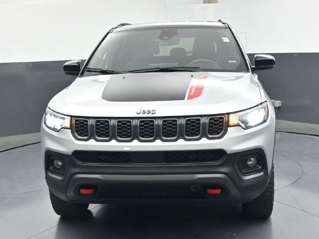 Used 2025 Jeep Compass Trailhawk AWD/4WD image 35