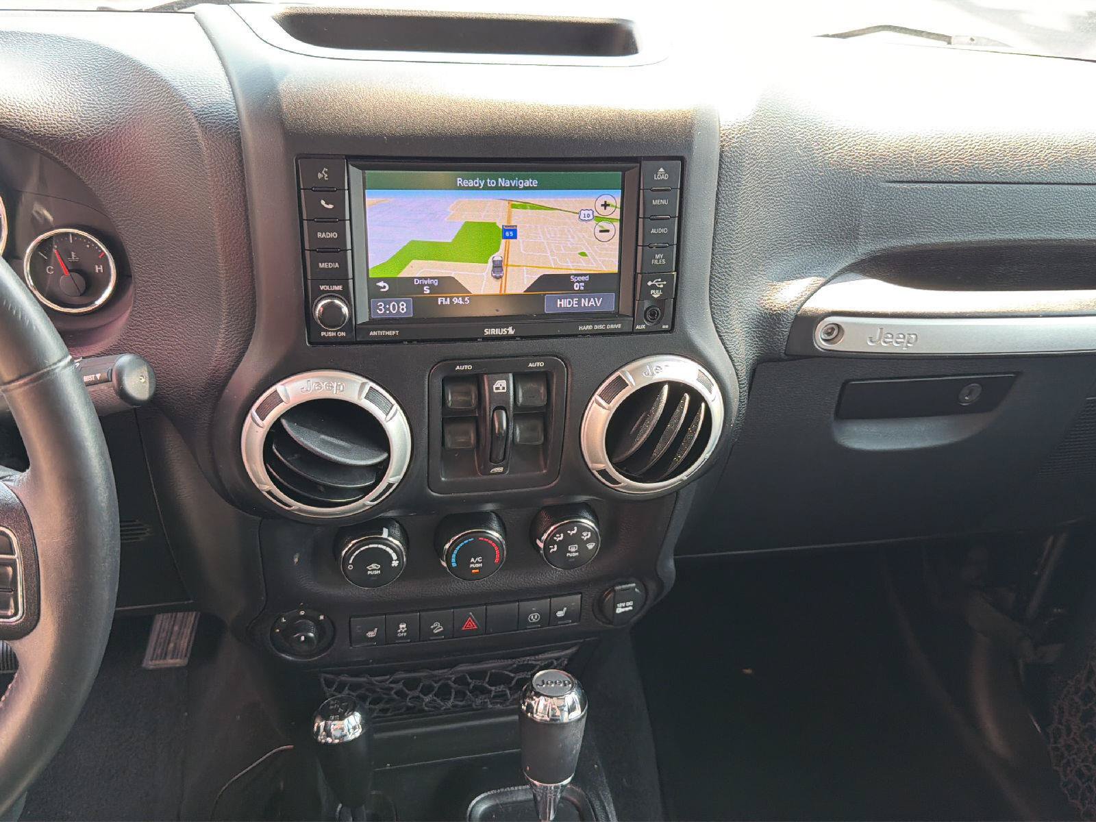 Used 2018 Jeep Wrangler Unlimited Sahara w/ Connectivity Group AWD/4WD image 15