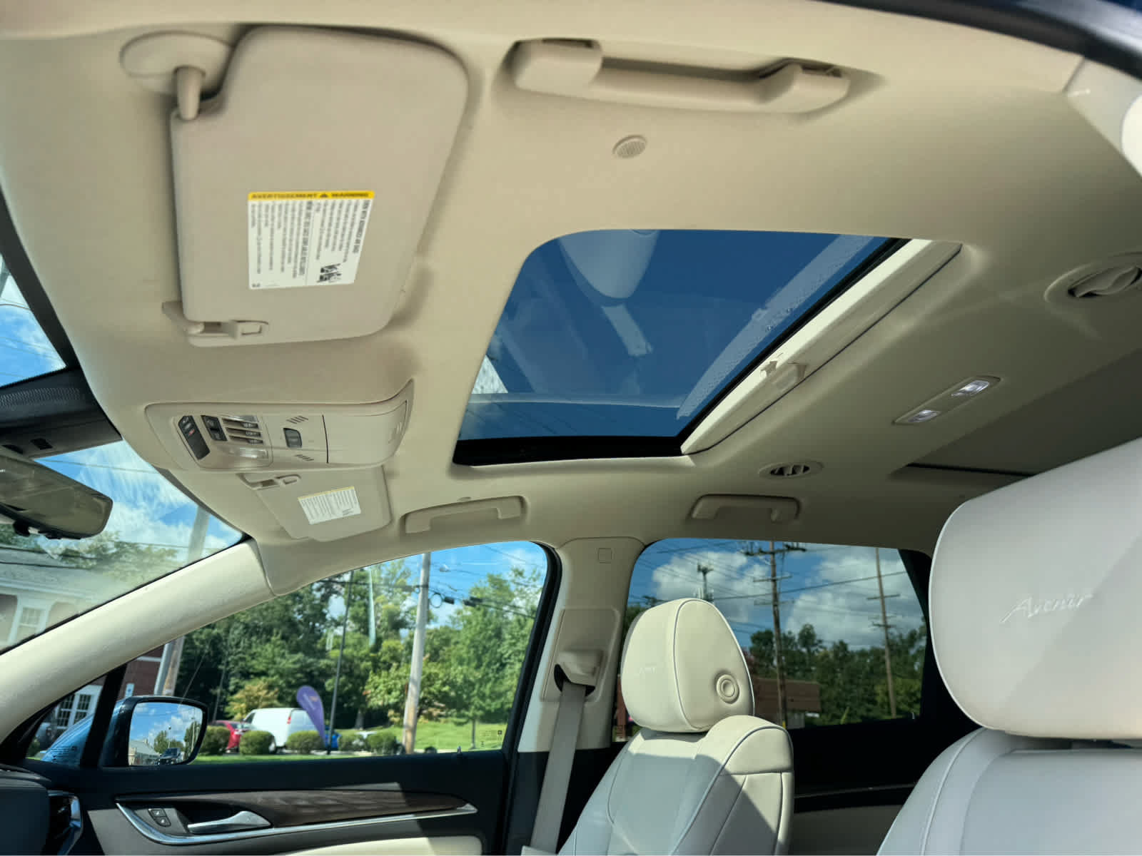 Used 2023 Buick Enclave Avenir w/ Avenir Technology Package AWD/4WD image 28