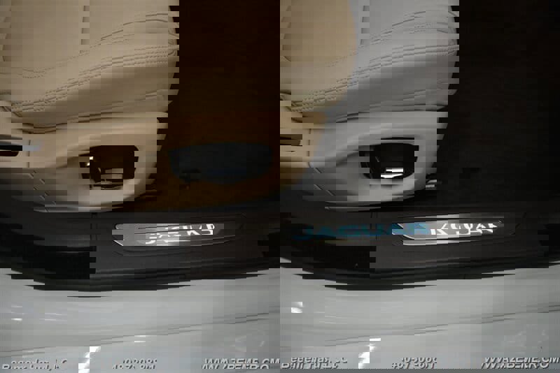 Used 2020 Jaguar XF Premium image 41