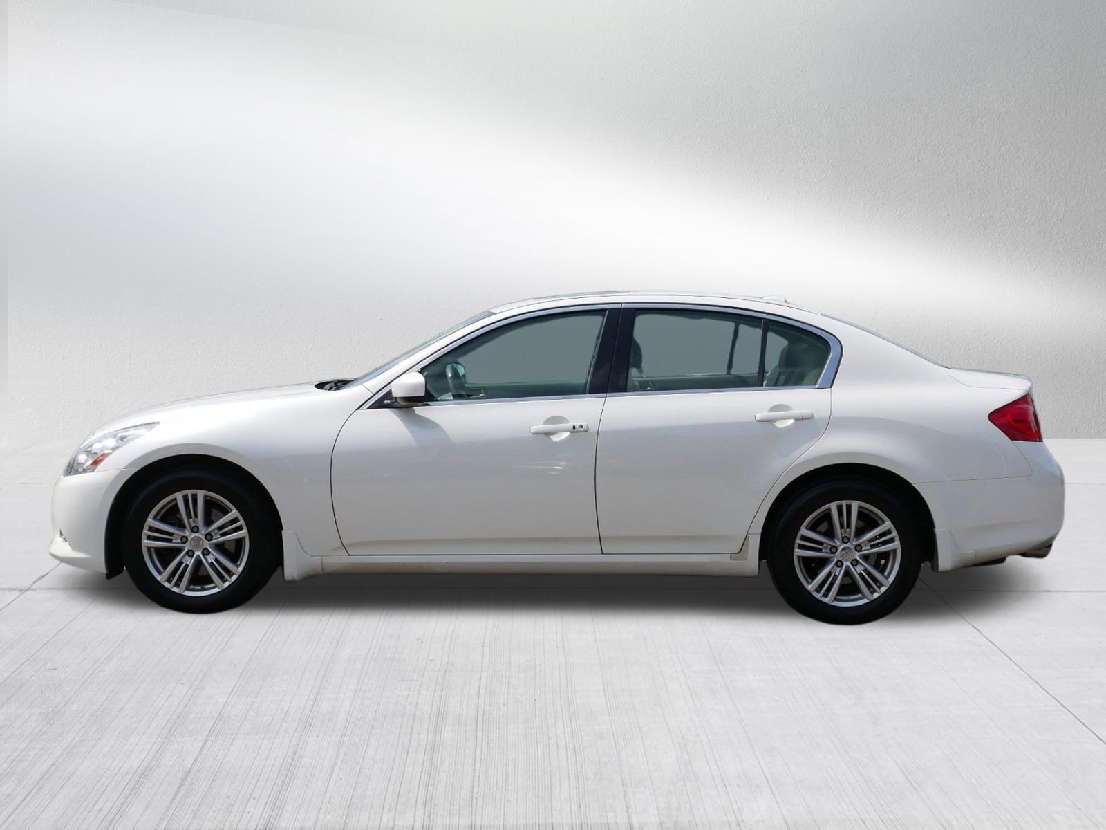 Used 2010 INFINITI G37 x Sedan w/ Premium Pkg AWD/4WD image 4