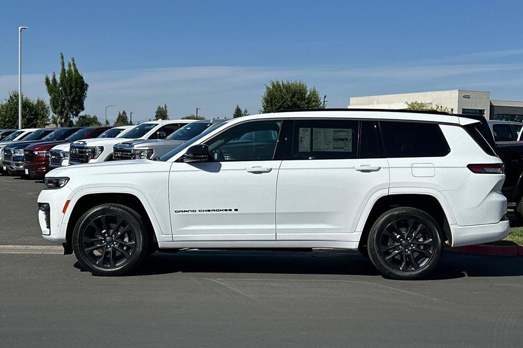 New 2026 Jeep Grand Cherokee L Limited AWD/4WD image 7
