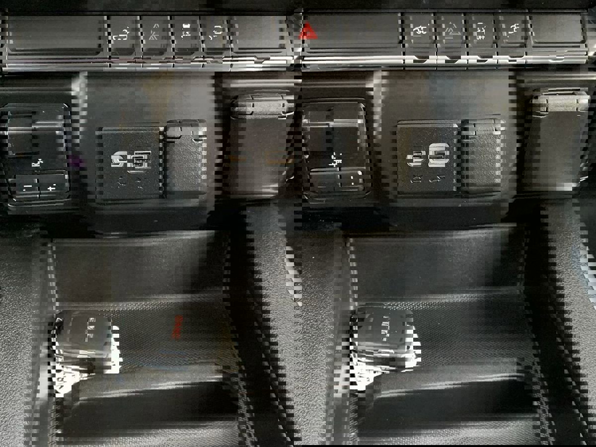 Used 2022 GMC Sierra 1500 SLT w/ SLT Convenience Package image 26