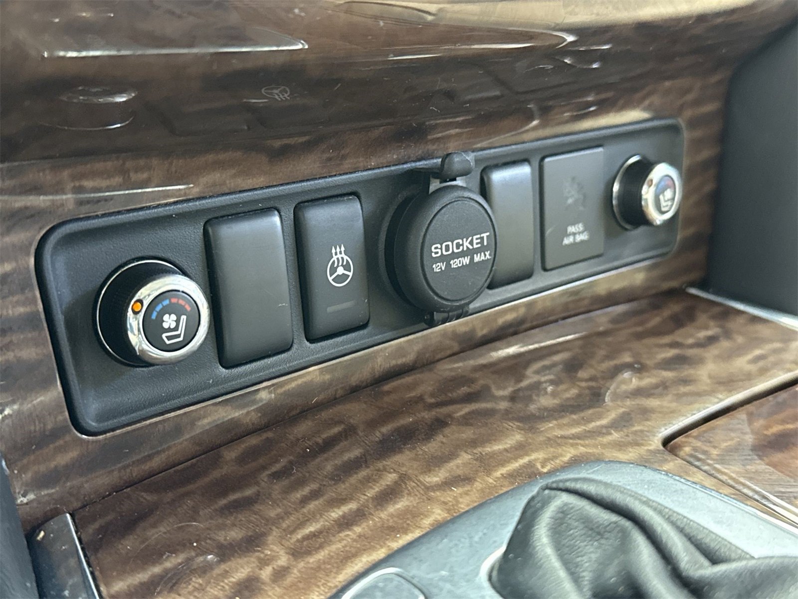 Used 2017 Nissan Armada Platinum w/ Captain Seat Package image 31