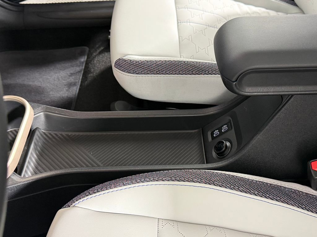 Used 2025 MINI Cooper 2-Door Hardtop image 14