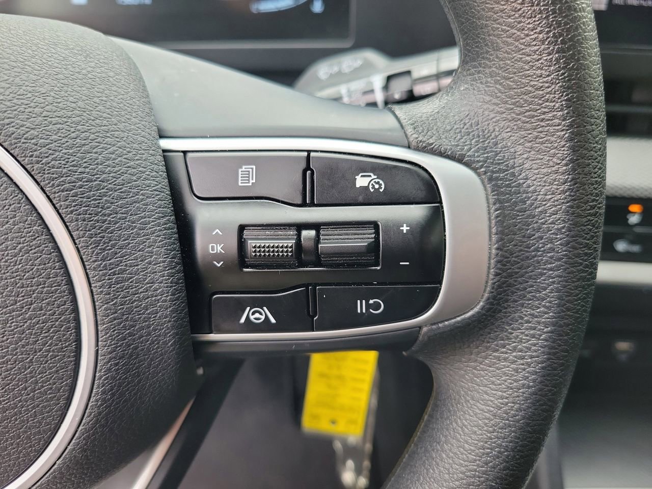 Used 2025 Kia Sportage LX image 19