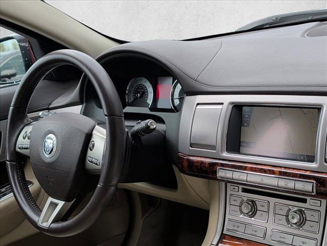 Used 2010 Jaguar XF Premium RWD image 22