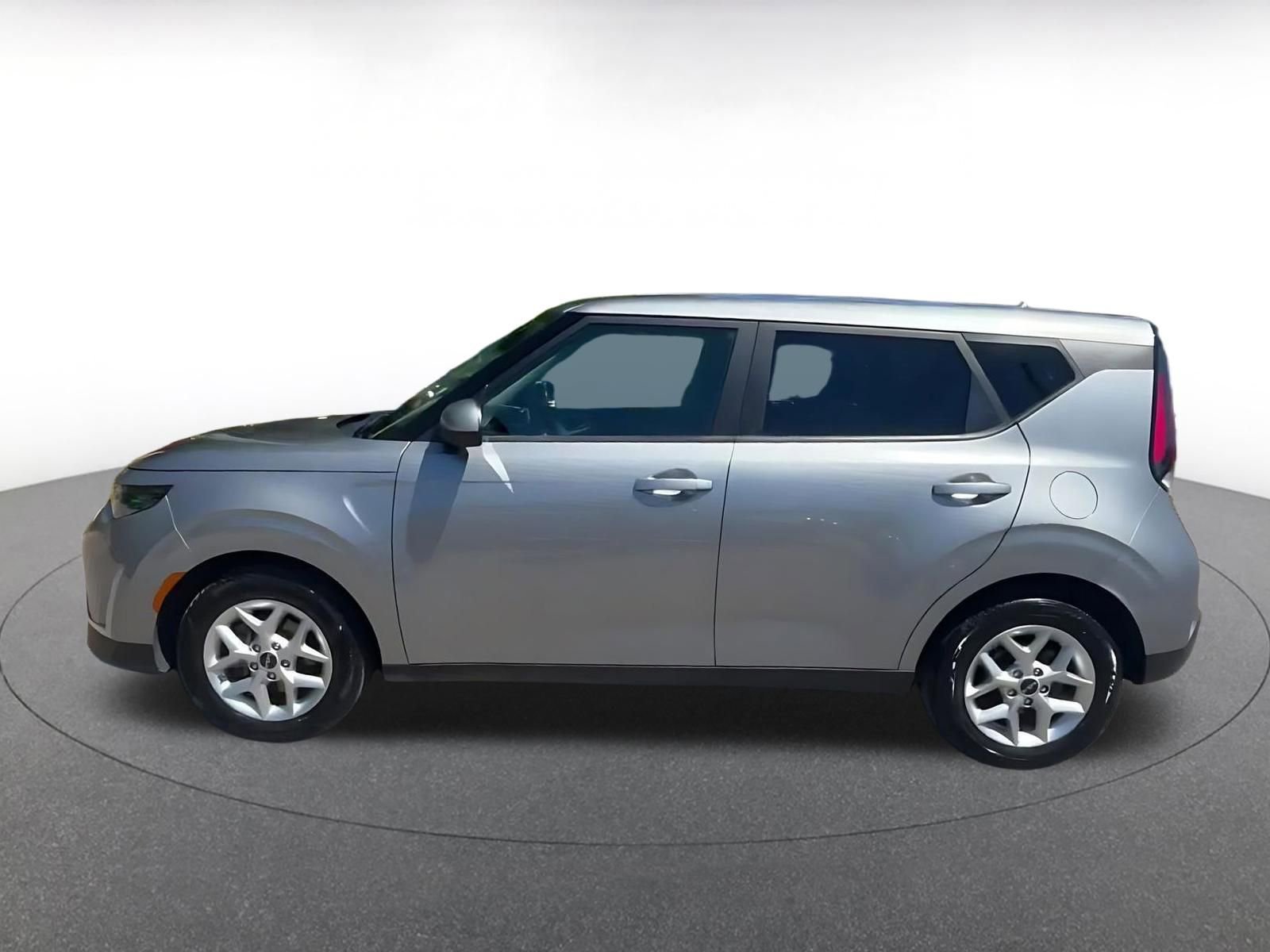 Used 2025 Kia Soul LX w/ LX Technology Package image 9