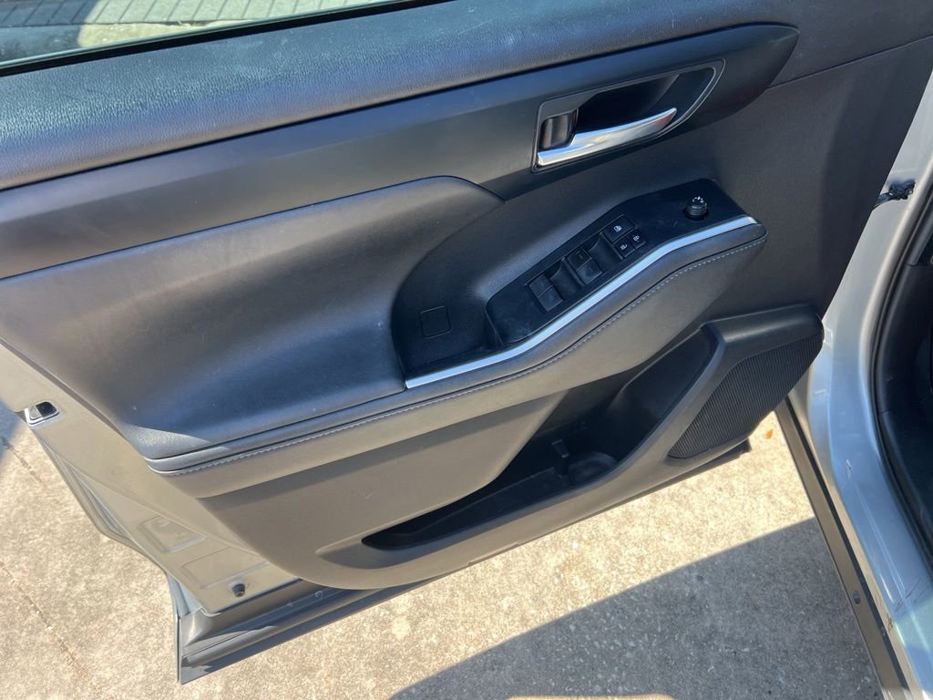 Used 2020 Toyota Highlander XLE image 11