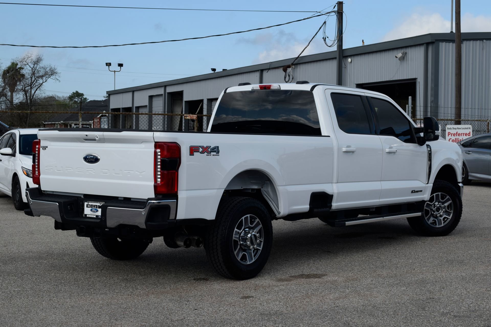 Used 2025 Ford F350 Lariat w/ FX4 Off-Road Package image 6