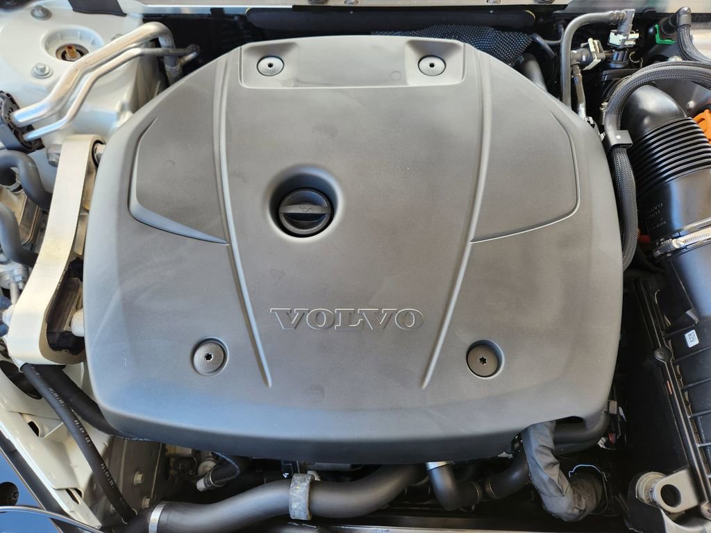 Used 2025 Volvo S60 T8 Plus image 20