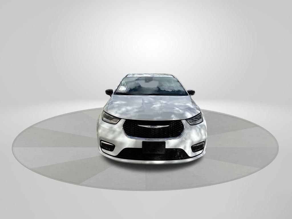 Certified 2024 Chrysler Pacifica Touring-L image 2