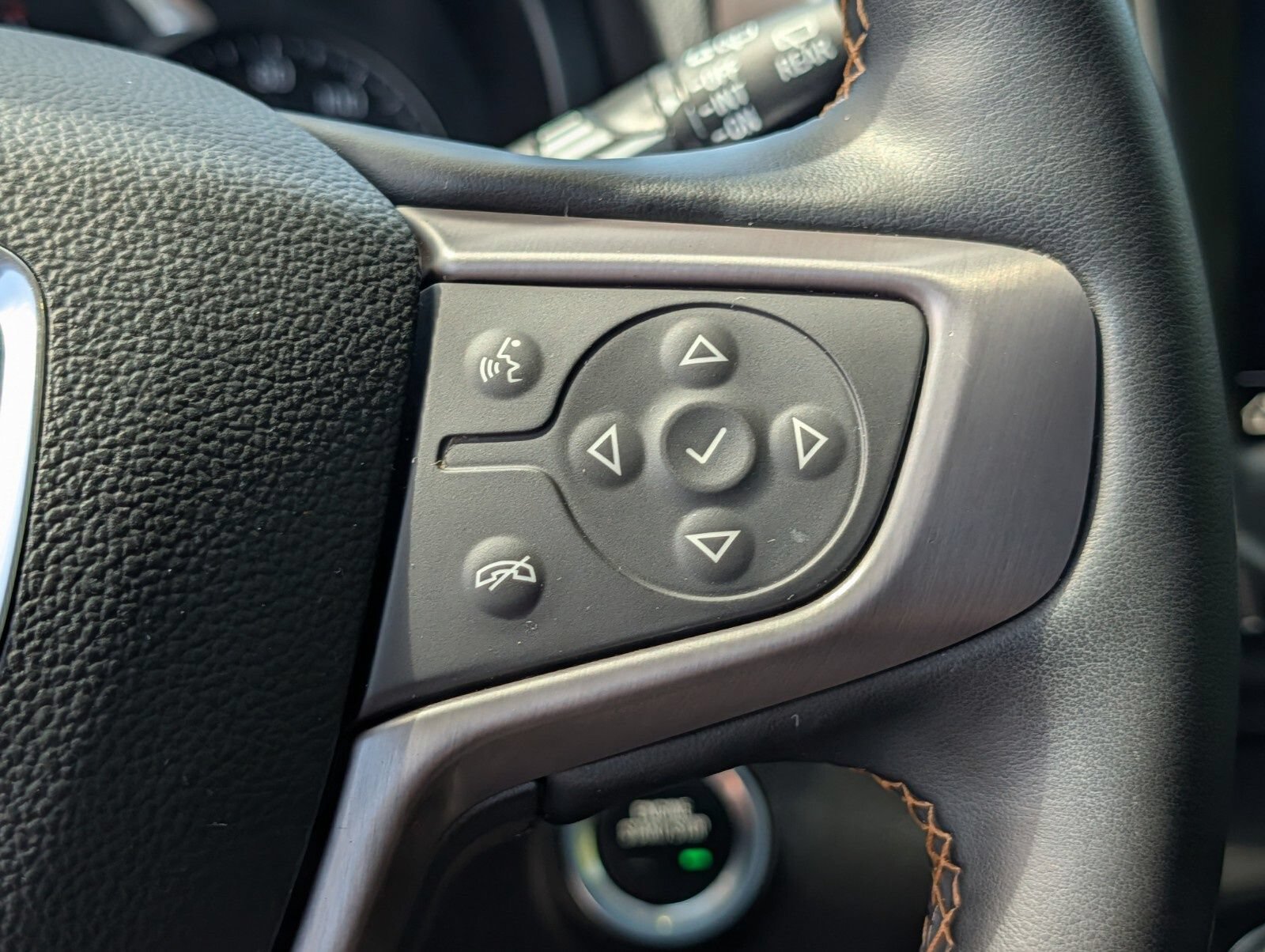 Used 2024 GMC Terrain AT4 w/ LPO, Floor Liner Package AWD/4WD image 38
