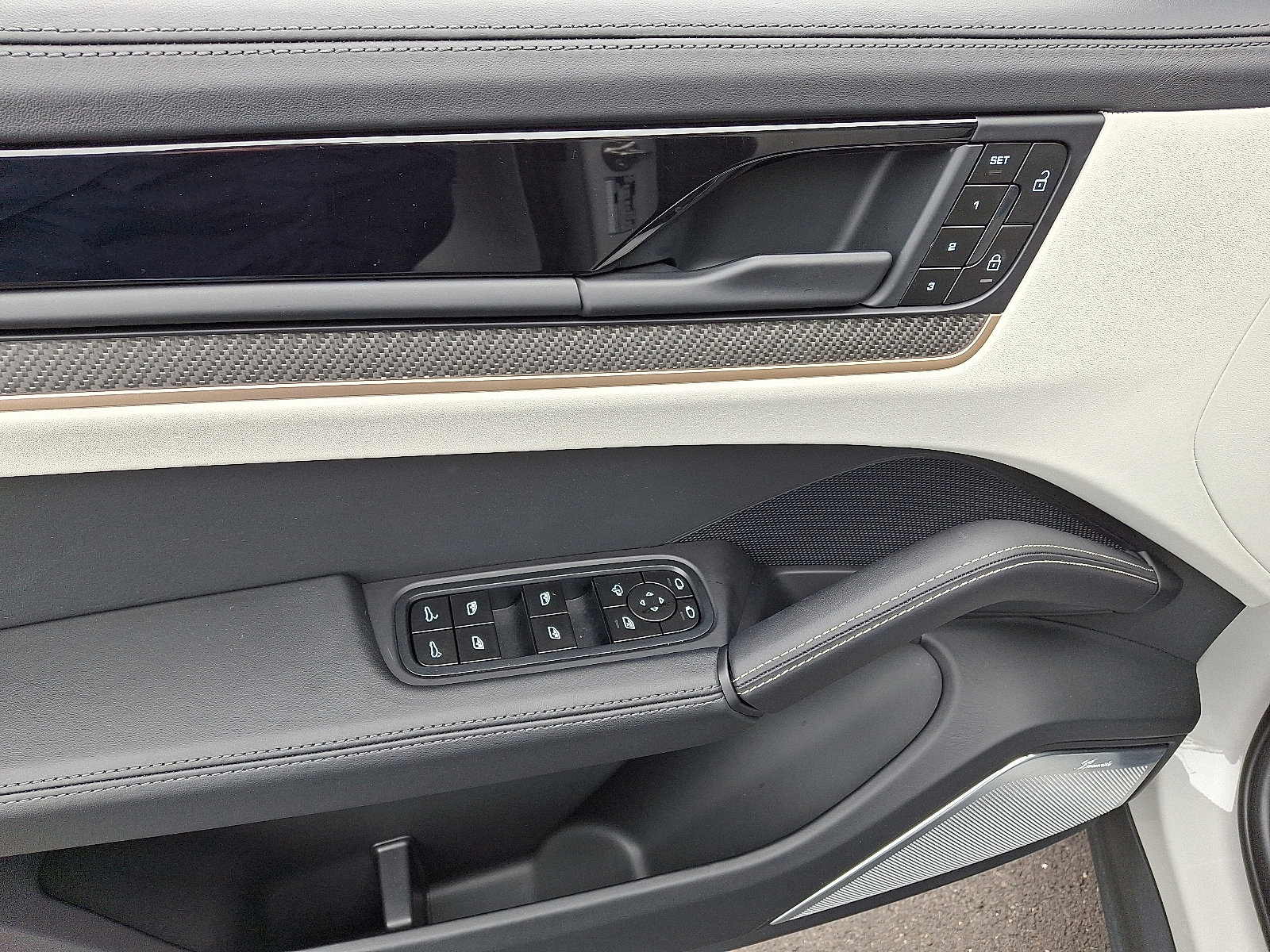 Used 2024 Porsche Cayenne S image 12