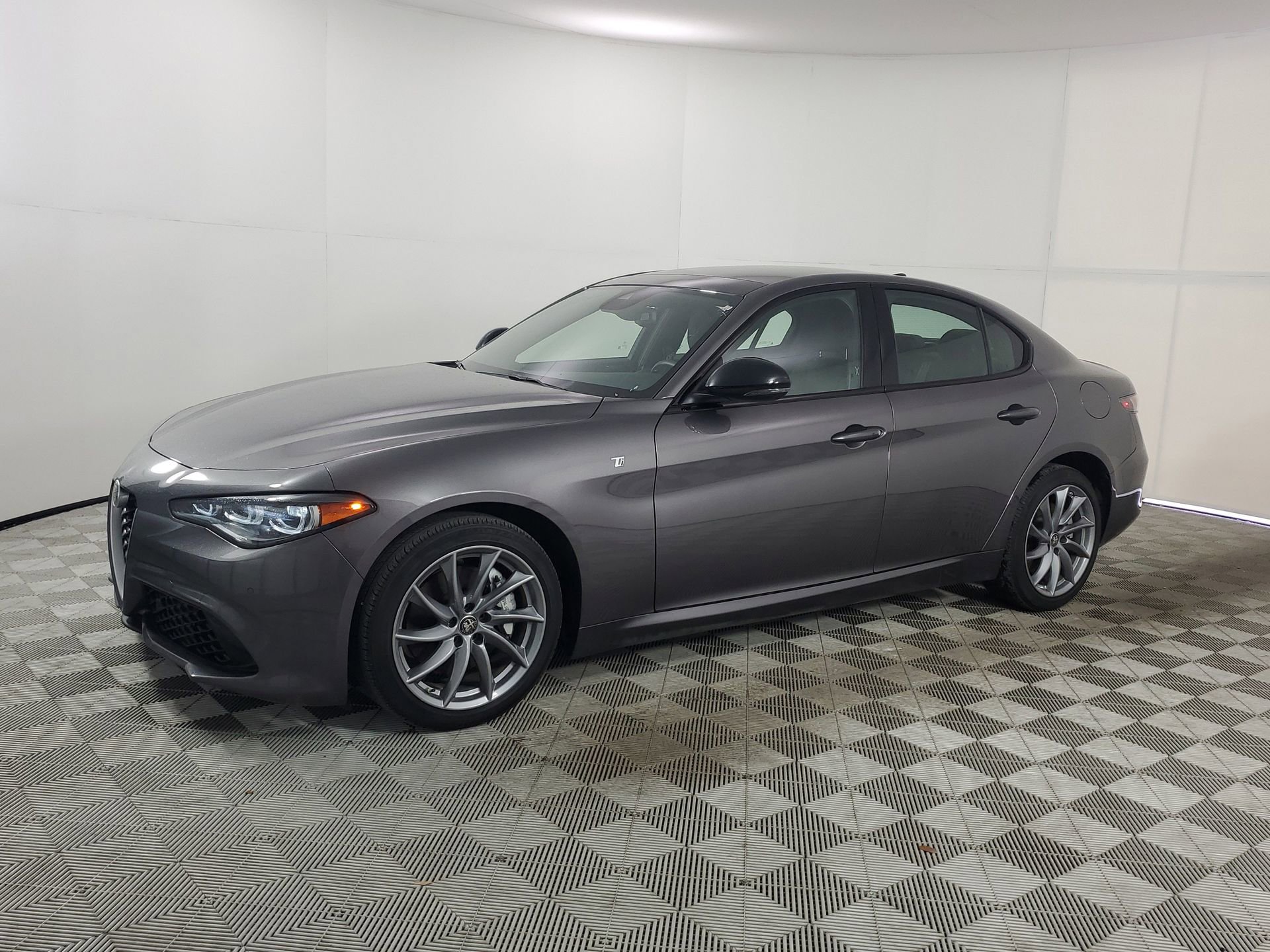 Used 2024 Alfa Romeo Giulia Ti w/ Active Assist Plus Package image 5
