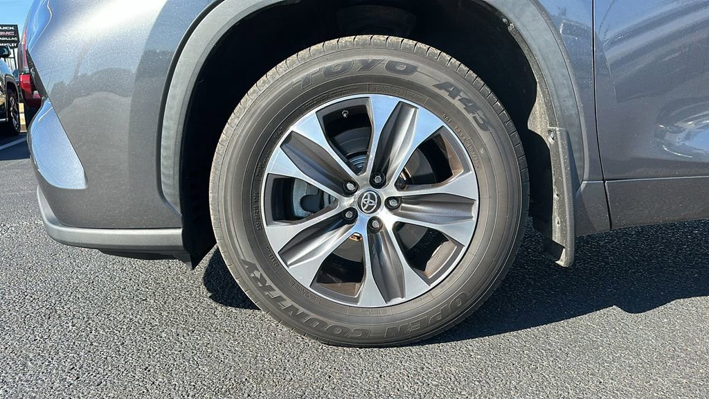 Used 2020 Toyota Highlander XLE image 14