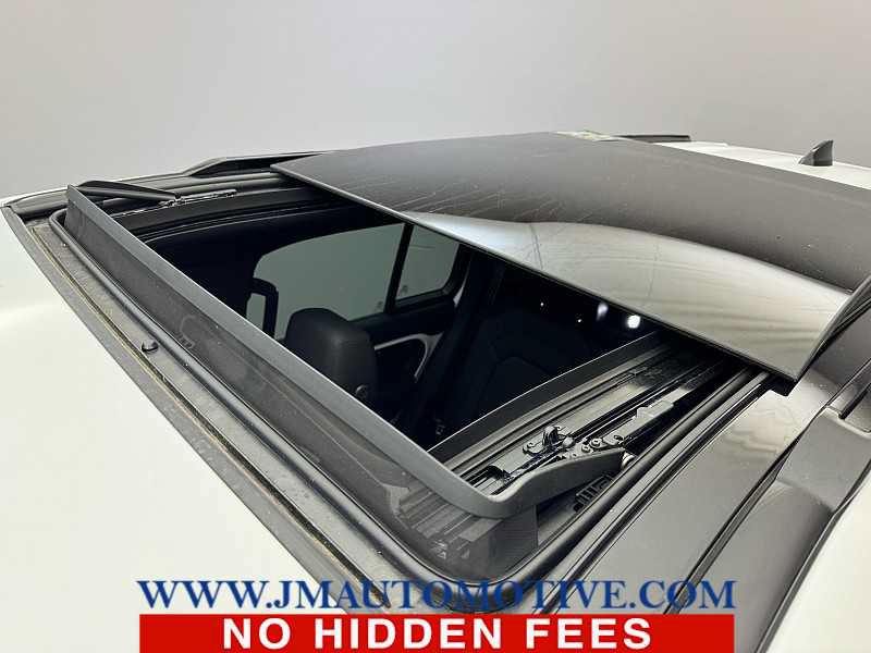 Used 2025 Land Rover Defender 110 S AWD/4WD image 11