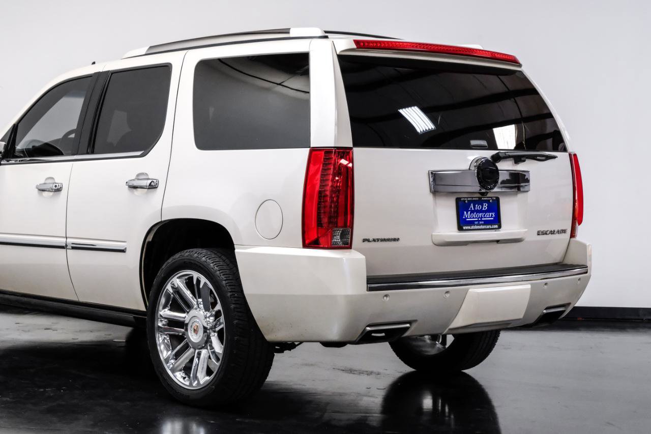 Used 2013 Cadillac Escalade Platinum RWD image 16