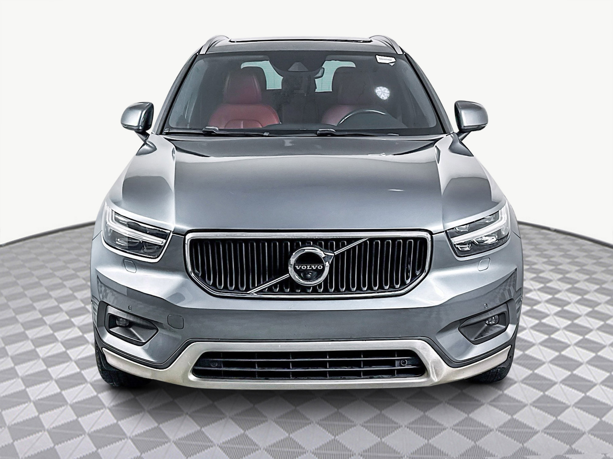 Used 2019 Volvo XC40 T4 Momentum image 2