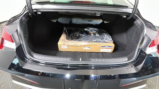 Certified 2025 Hyundai Elantra Limited FWD image 28