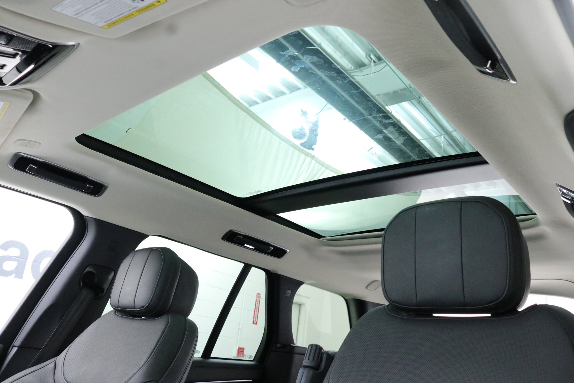 Used 2023 Land Rover Range Rover SE image 24