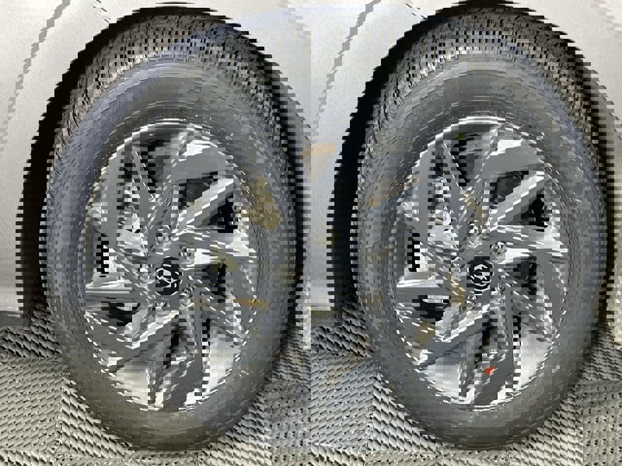 Used 2024 Hyundai Elantra SEL image 9