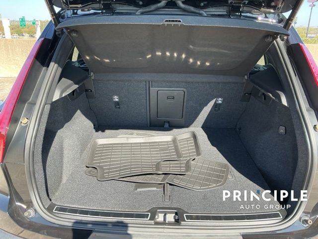 Certified 2021 Volvo XC40 P8 Recharge w/ Advanced Package image 32