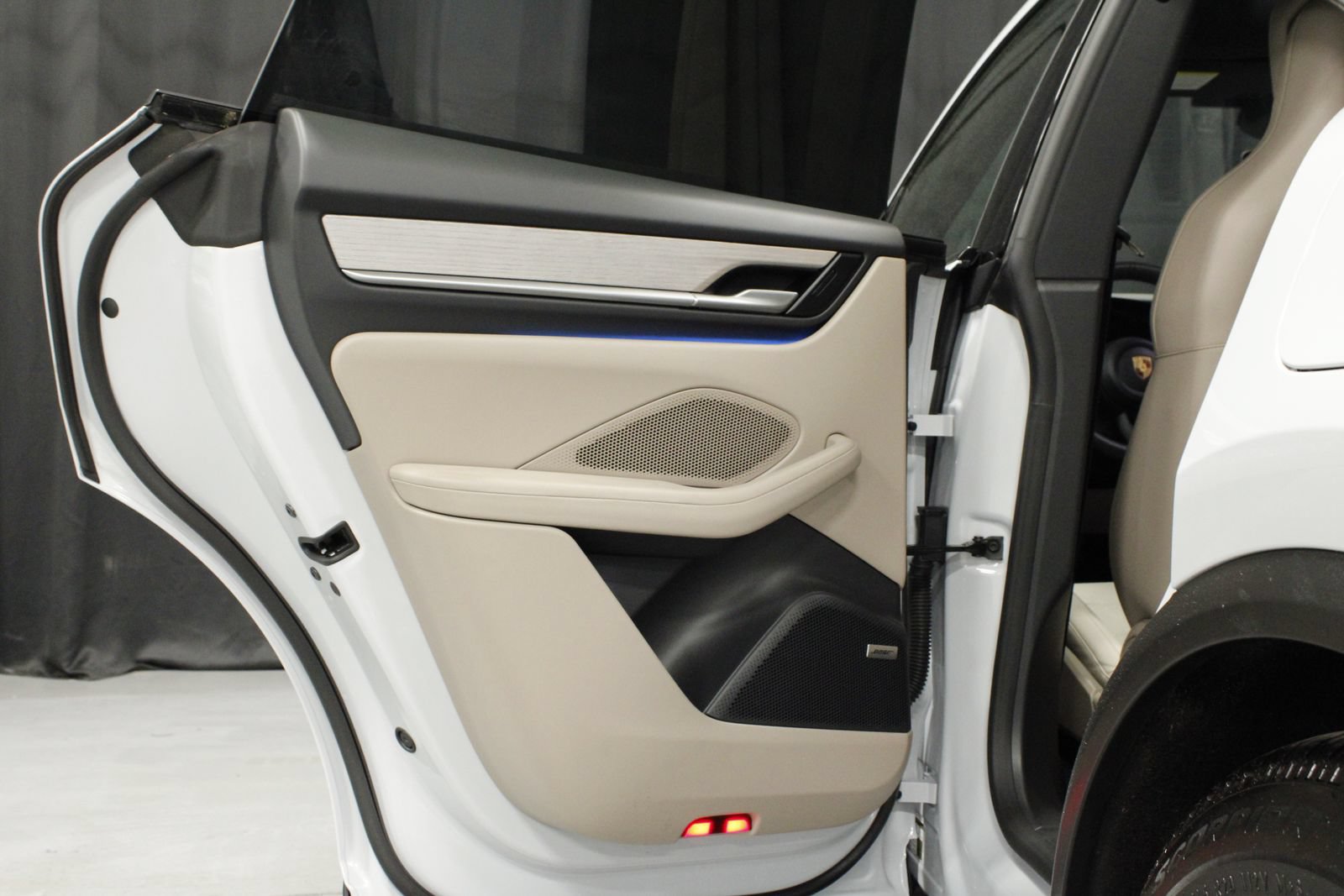 Certified 2025 Porsche Macan Electric RWD image 13