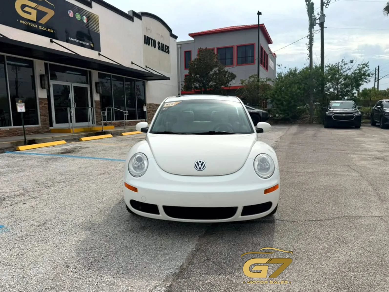 Used 2008 Volkswagen Beetle SE FWD image 2