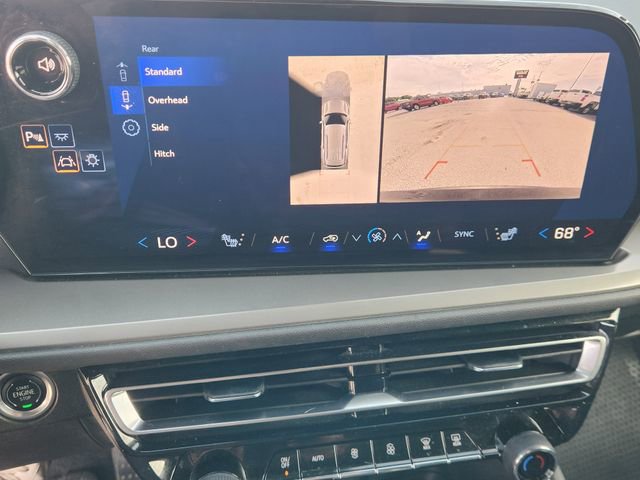 Used 2024 Chevrolet Traverse LT w/ Midnight/Sport Edition image 17