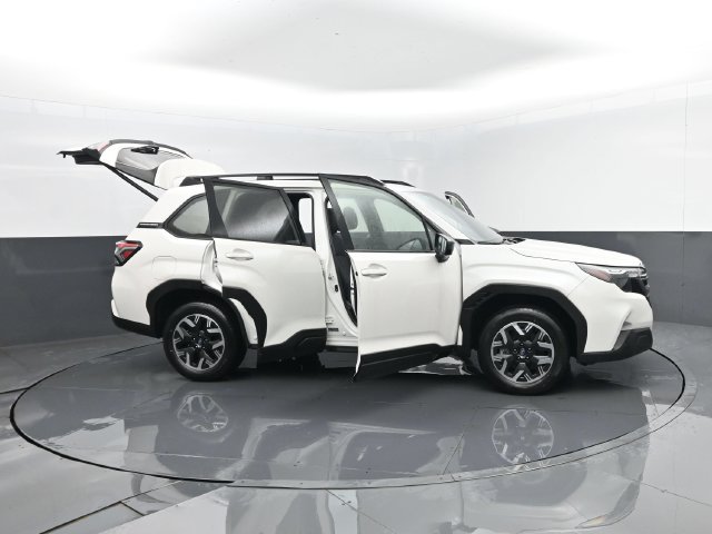 Used 2025 Subaru Forester Premium AWD/4WD image 31