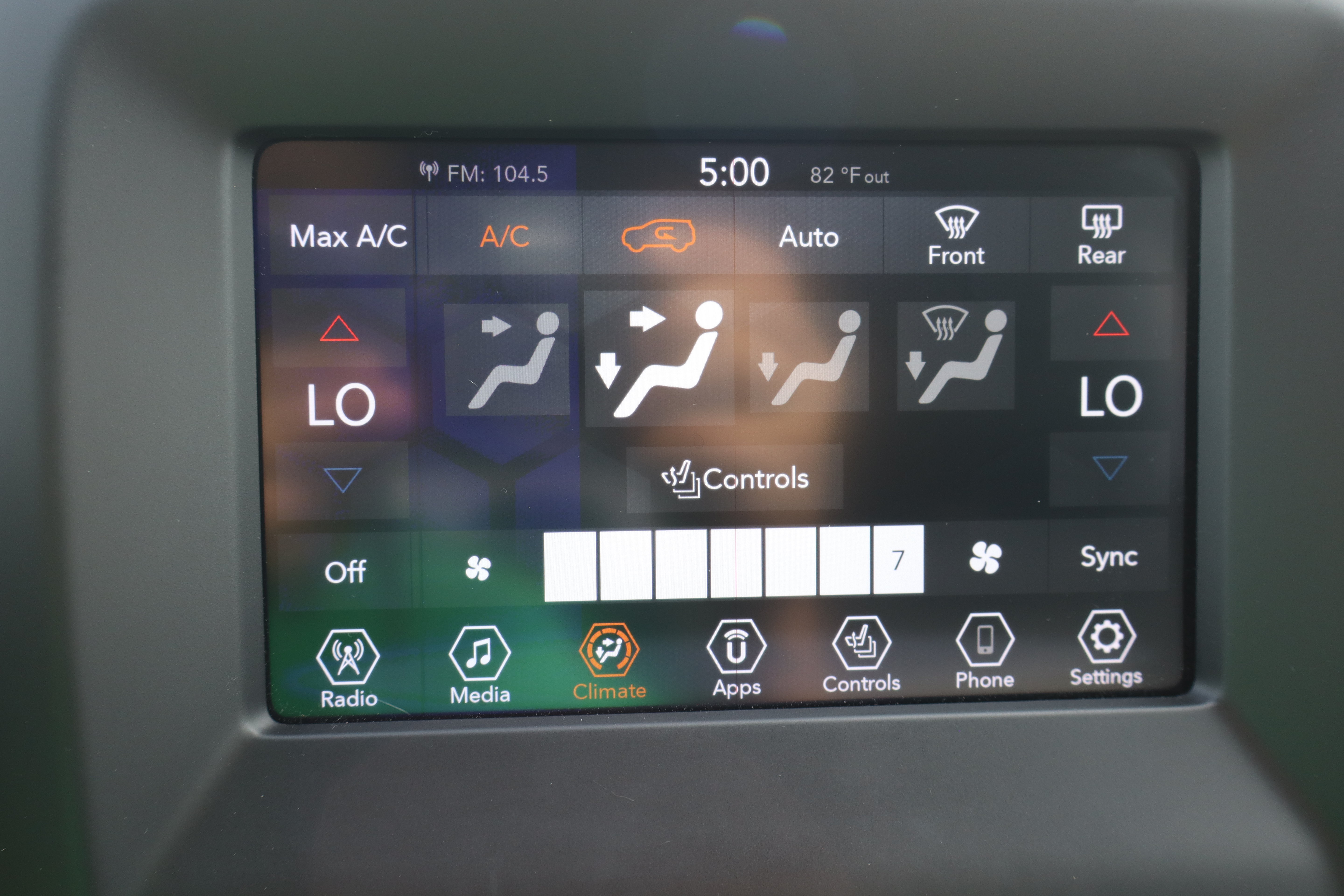 Used 2020 Jeep Compass Latitude w/ Cold Weather Group AWD/4WD image 19