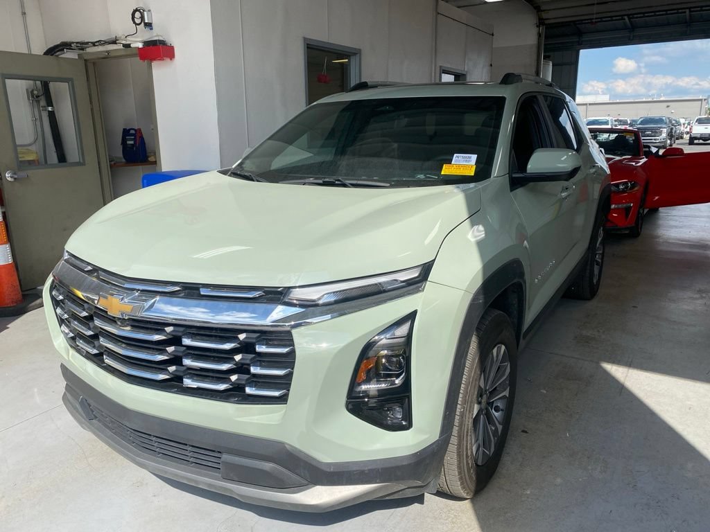 Used 2025 Chevrolet Equinox LT w/ Safety and Technology Package FWD image 2