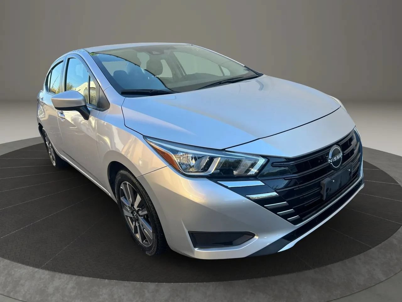 Used 2023 Nissan Versa SV FWD image 7