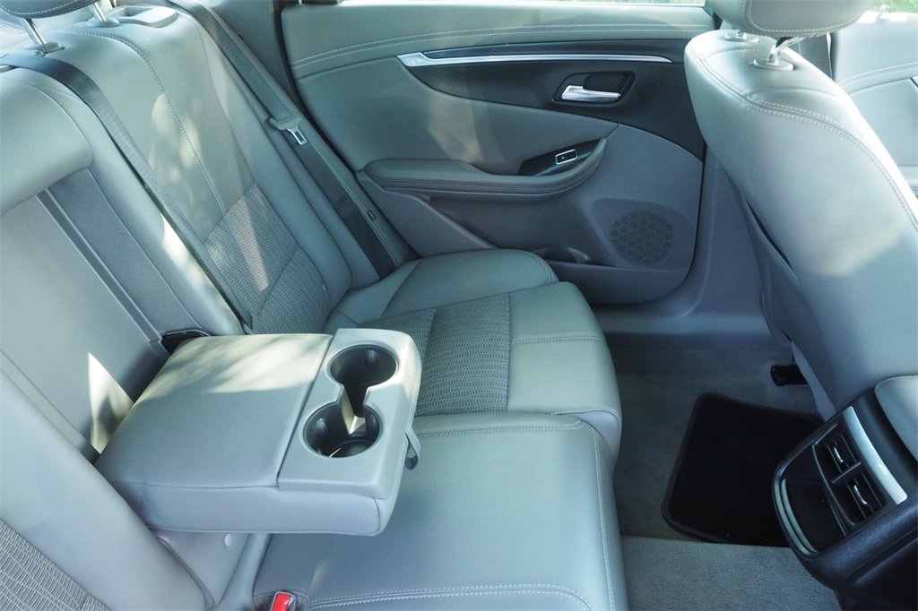 Used 2017 Chevrolet Impala LT image 22