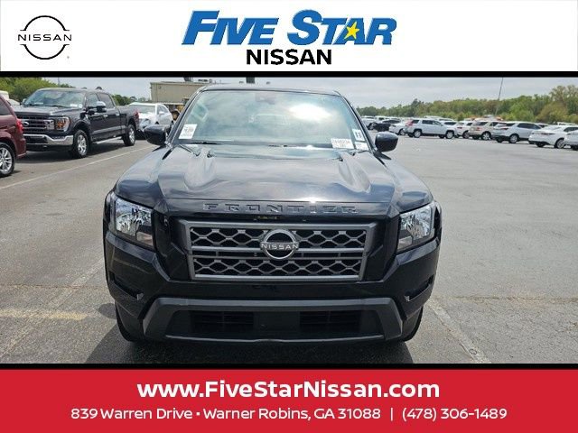 Used 2024 Nissan Frontier SV image 3