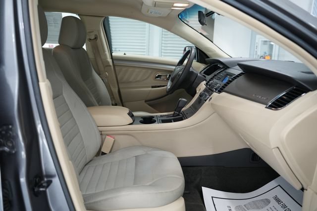 Used 2014 Ford Taurus SE FWD image 18