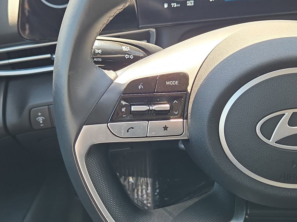 Used 2025 Hyundai Elantra Limited FWD image 18
