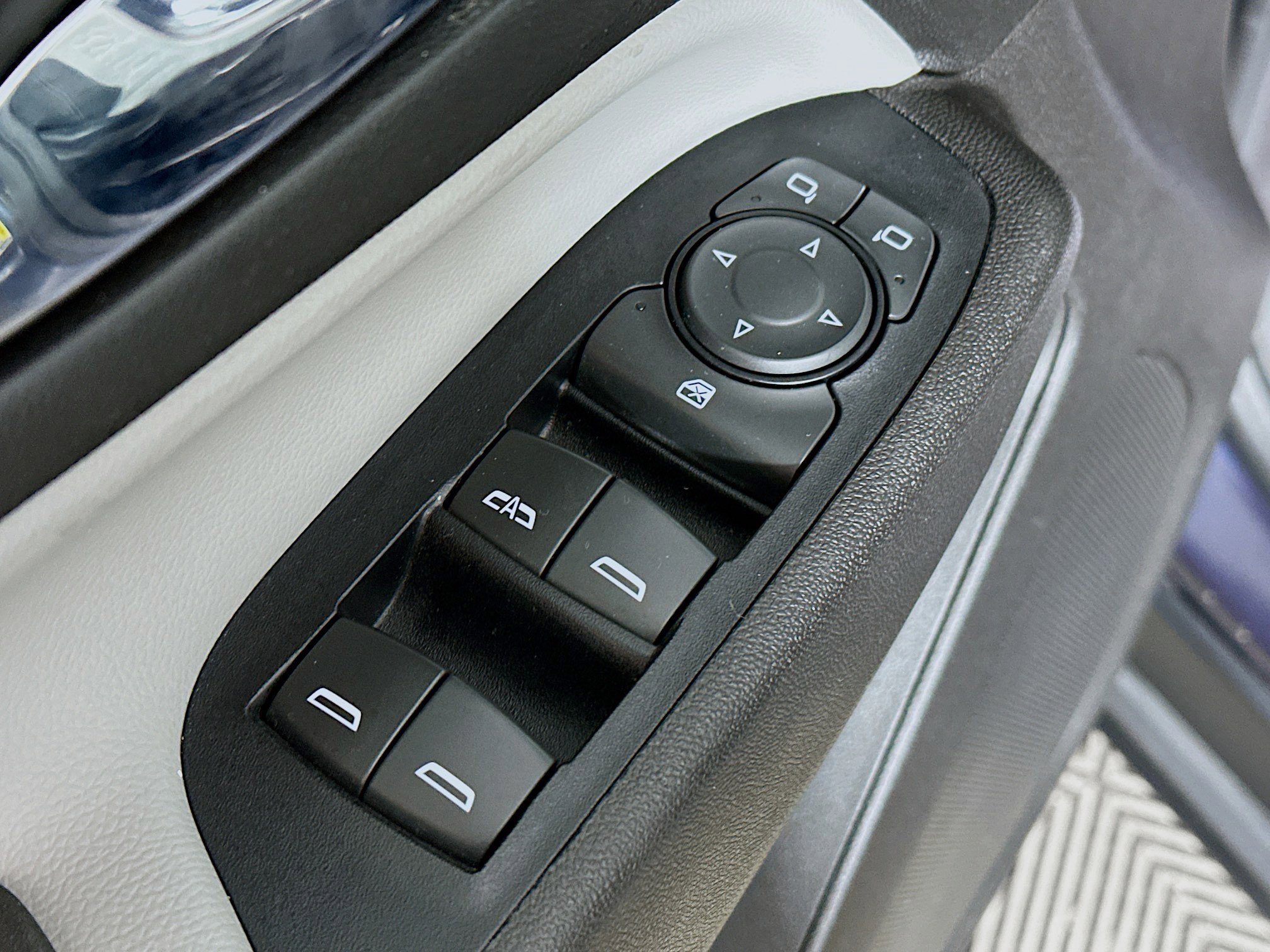 Used 2018 Chevrolet Equinox LS AWD/4WD image 17